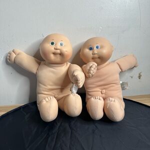 2 Cabbage Patch Preemie Doll Vintage
Bald Green & Blue Eyes 1982 No
Clothing